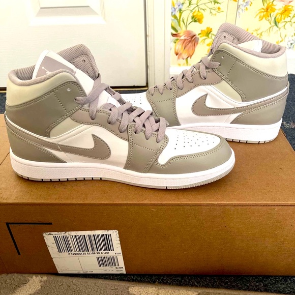 Nike Air Jordan 1 Mid ‘Linen’ Jordan 1 Mid “Linen”: On Feet / Sizing / Review - YouTube